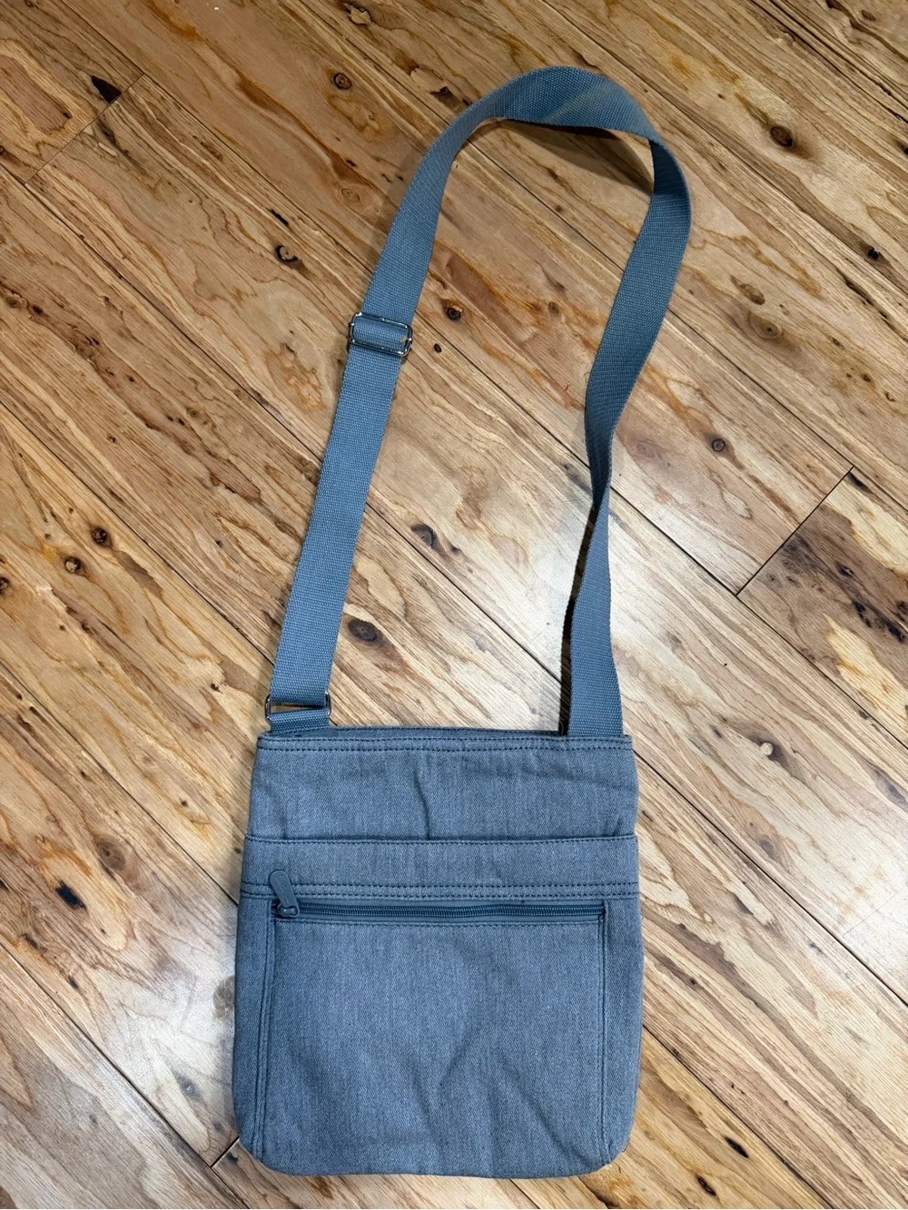 thirty-one compact gray